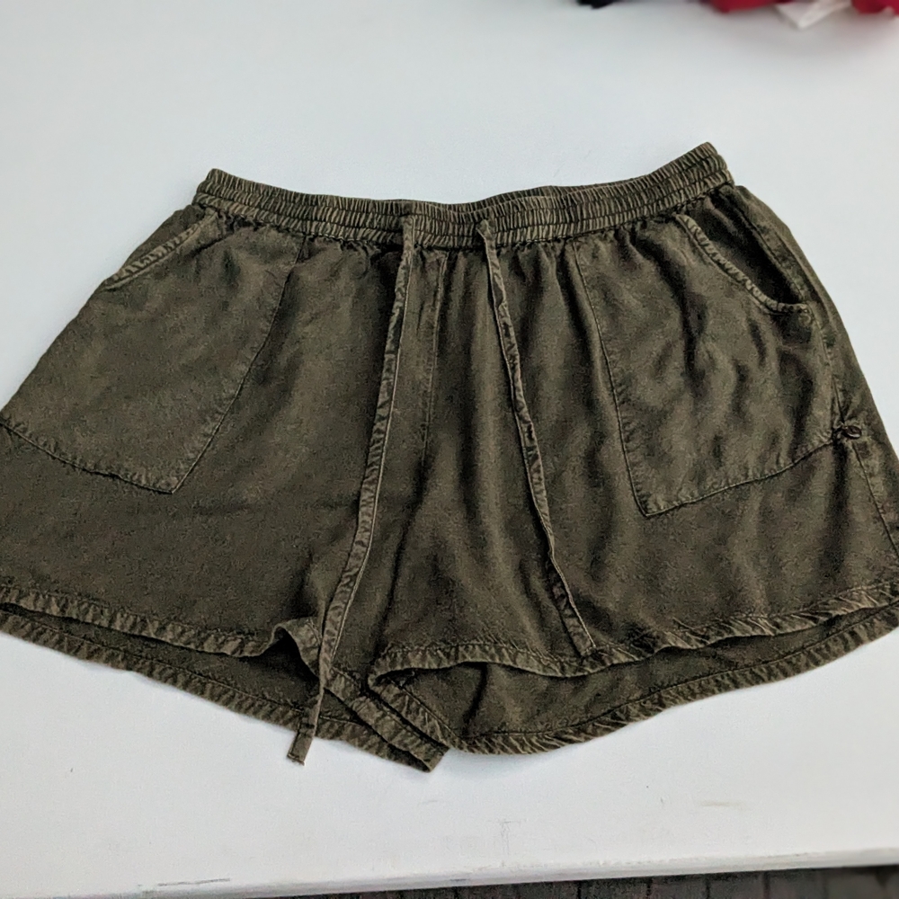 Solitaire Olive Green Women Shorts Size XL